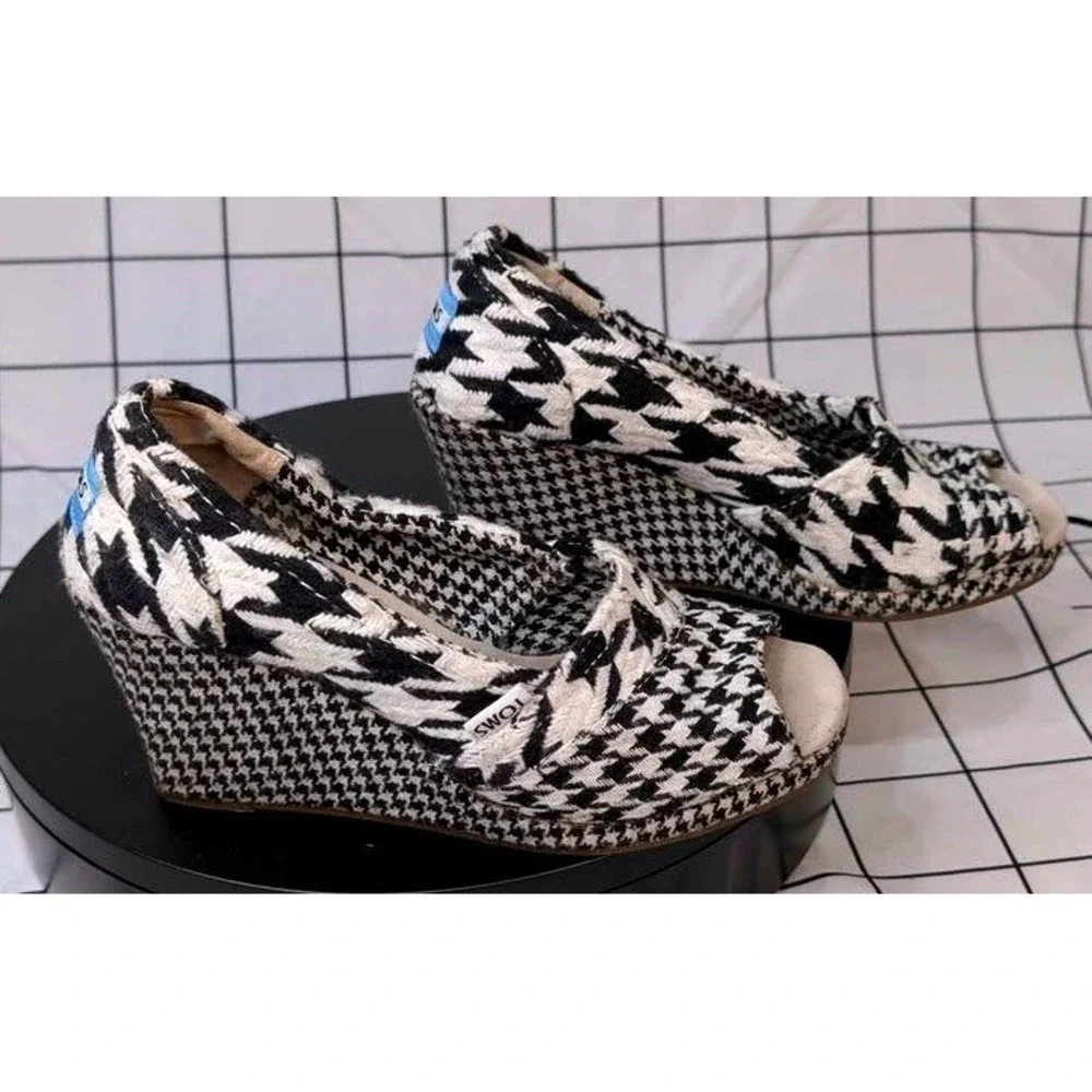 TOMS~Scottish Houndstooth PeepToe Wedge~Black & White Houndstooth Pattern~Size 6